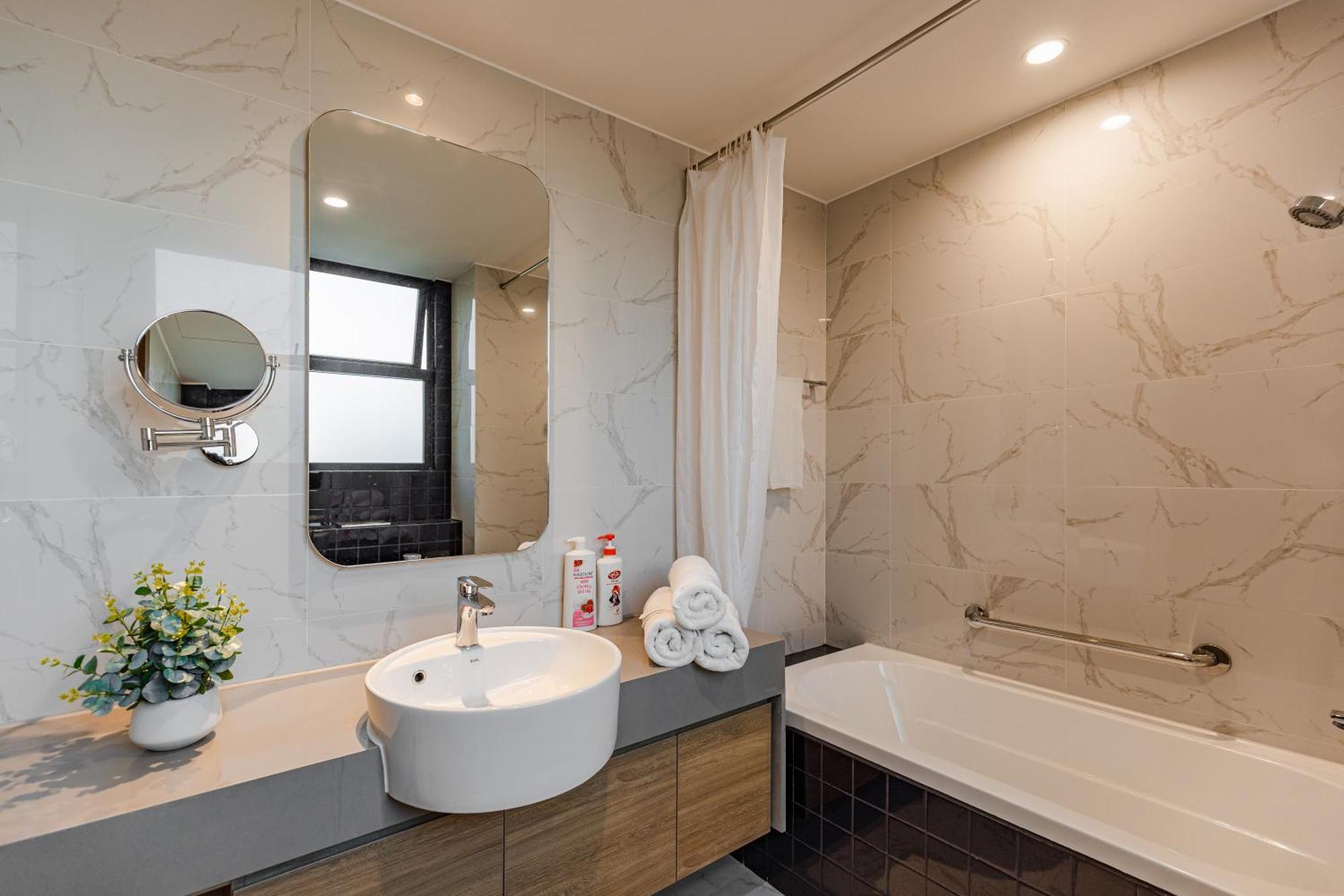Luxury 2 Or 3Br Apartment In Dist 1 N Pool, Gym, Airport Pickup TP. Hồ Chí Minh Ngoại thất bức ảnh
