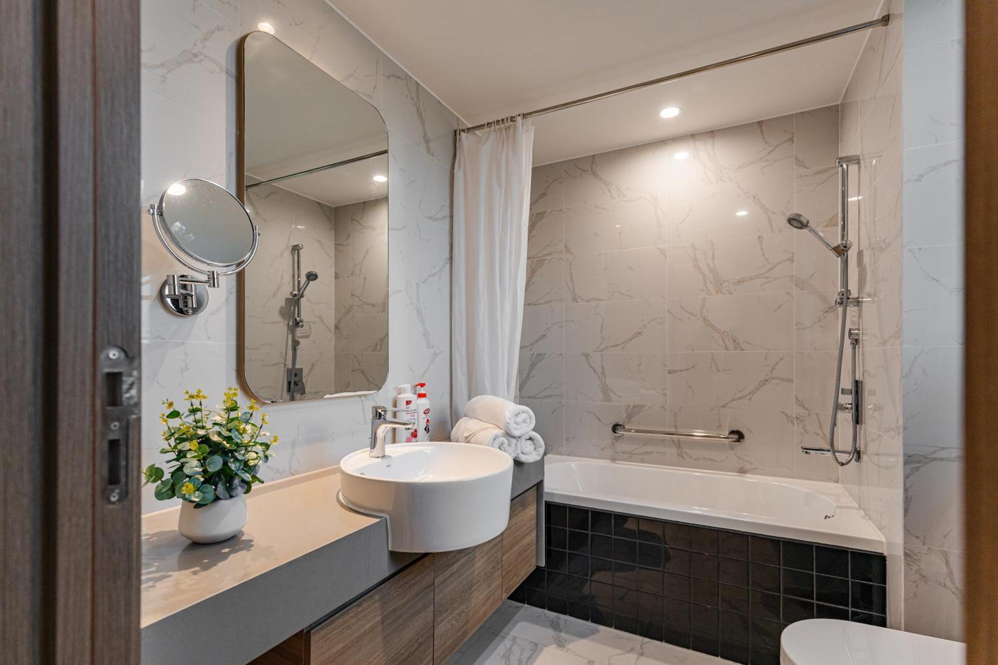 Luxury 2 Or 3Br Apartment In Dist 1 N Pool, Gym, Airport Pickup TP. Hồ Chí Minh Ngoại thất bức ảnh