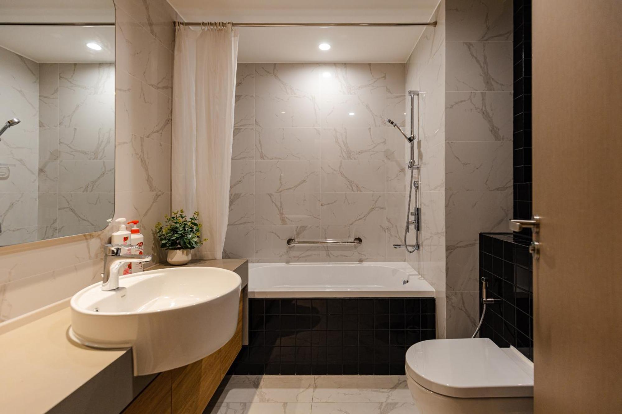 Luxury 2 Or 3Br Apartment In Dist 1 N Pool, Gym, Airport Pickup TP. Hồ Chí Minh Ngoại thất bức ảnh
